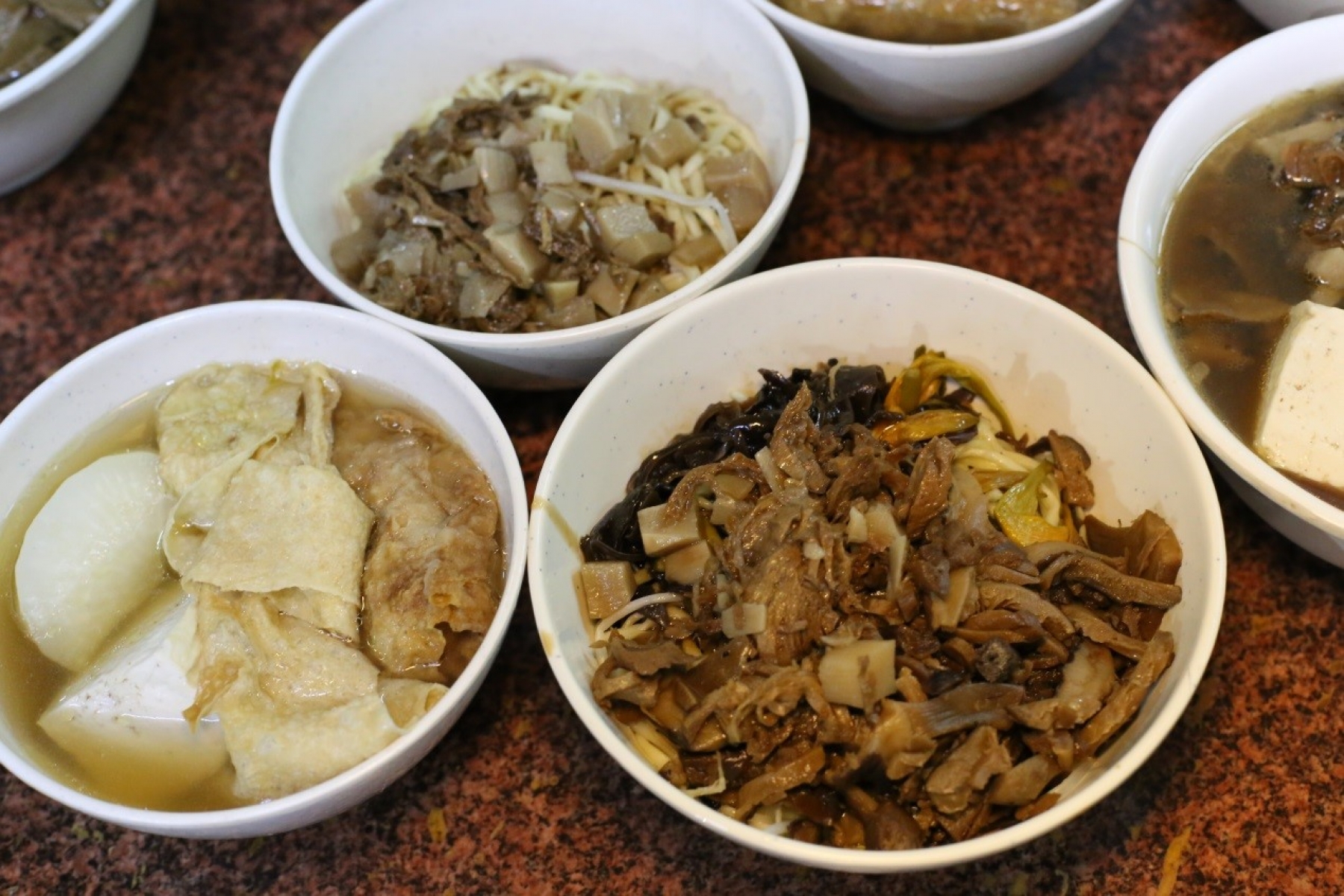一碗乾麵跟一碗綜合湯，簡單的好味道.jpg