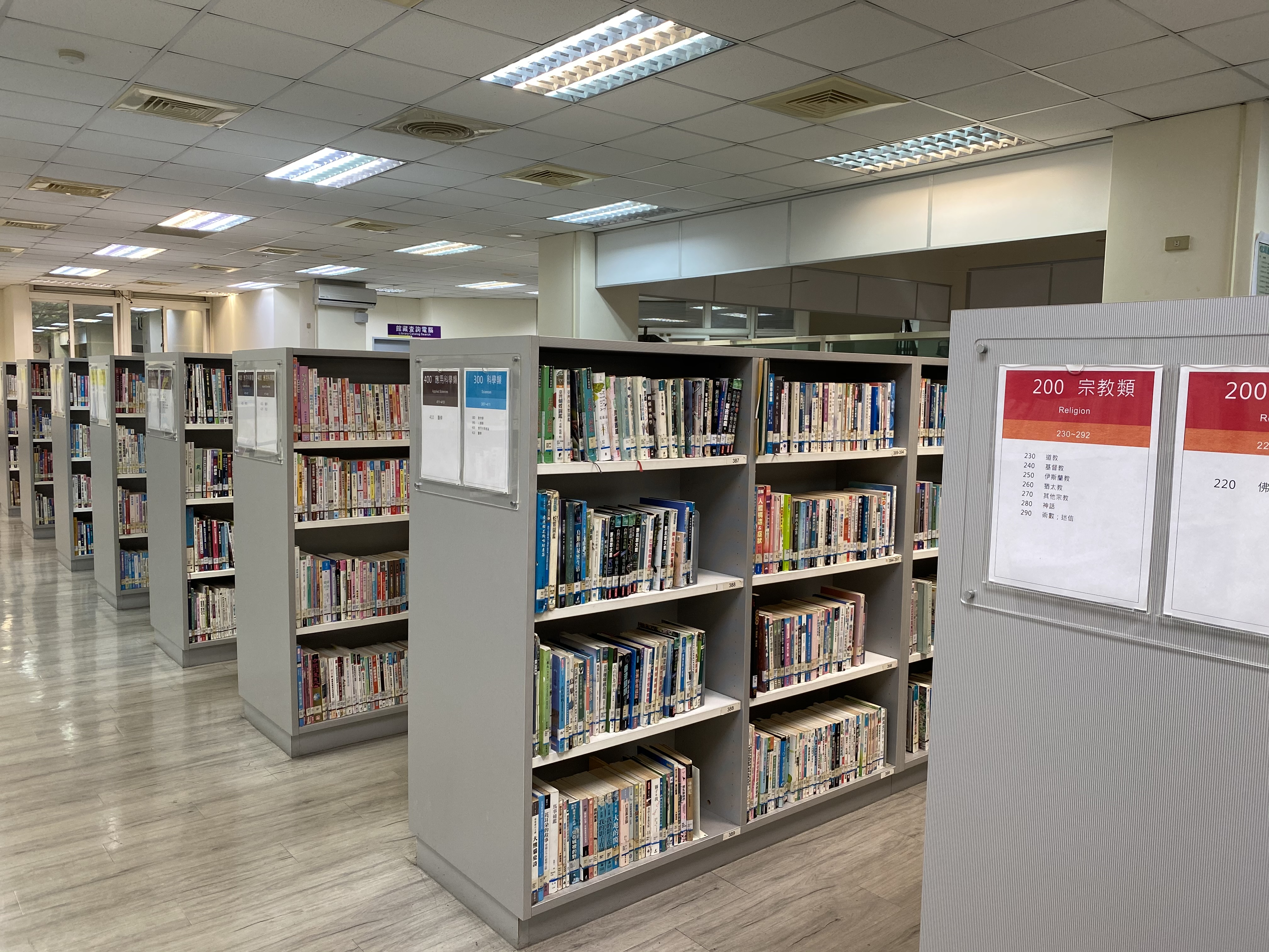 二樓開架閱覽區.jpg