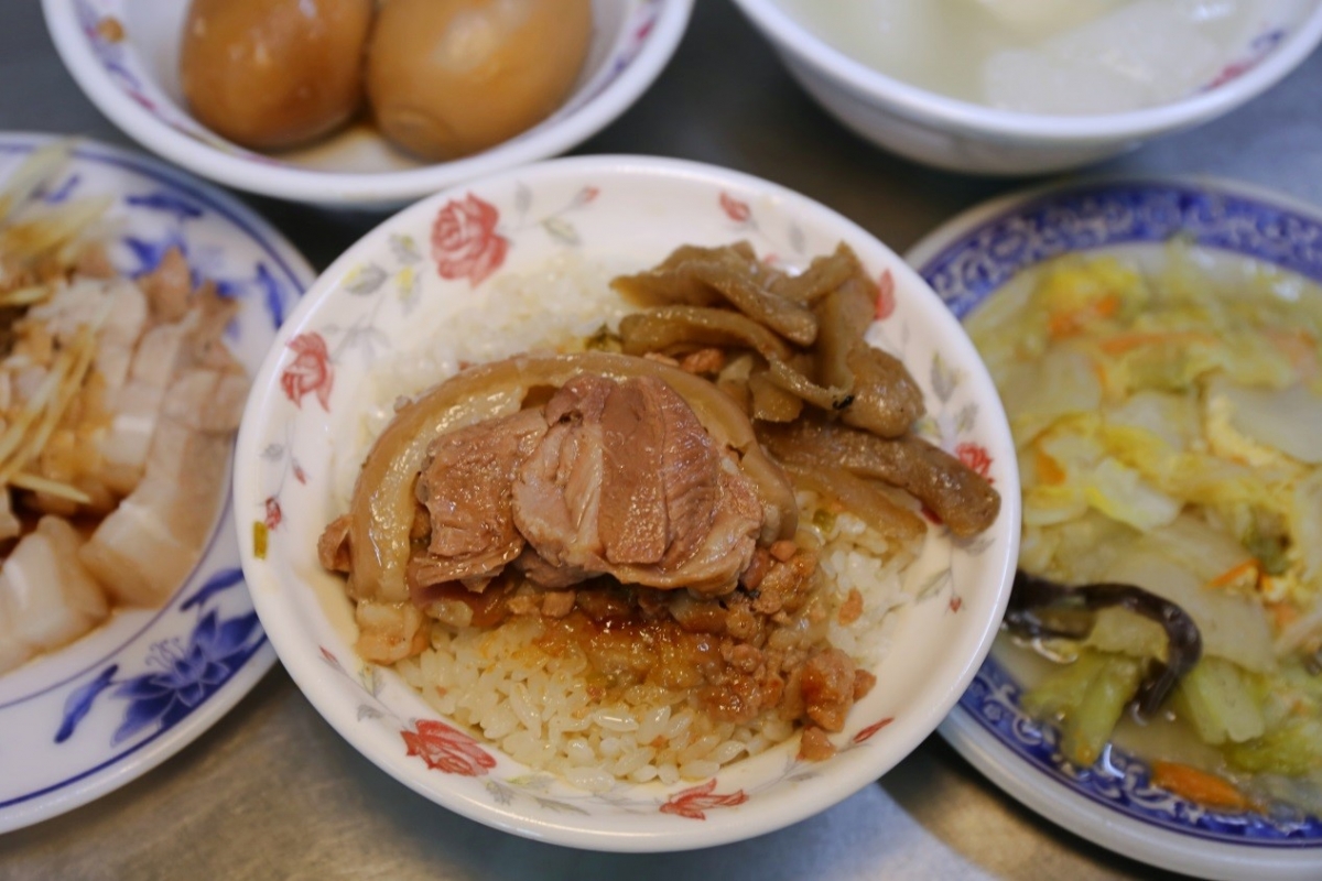 十分入味老朱爌肉飯.jpg