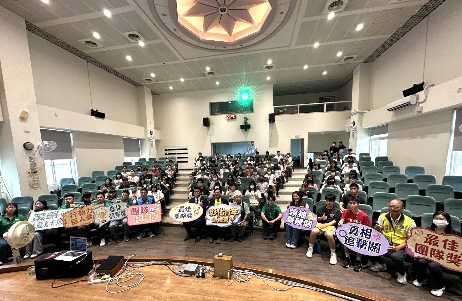 彰化市第二屆青年領袖營活動帥氣登場開幕式大合影.jpg