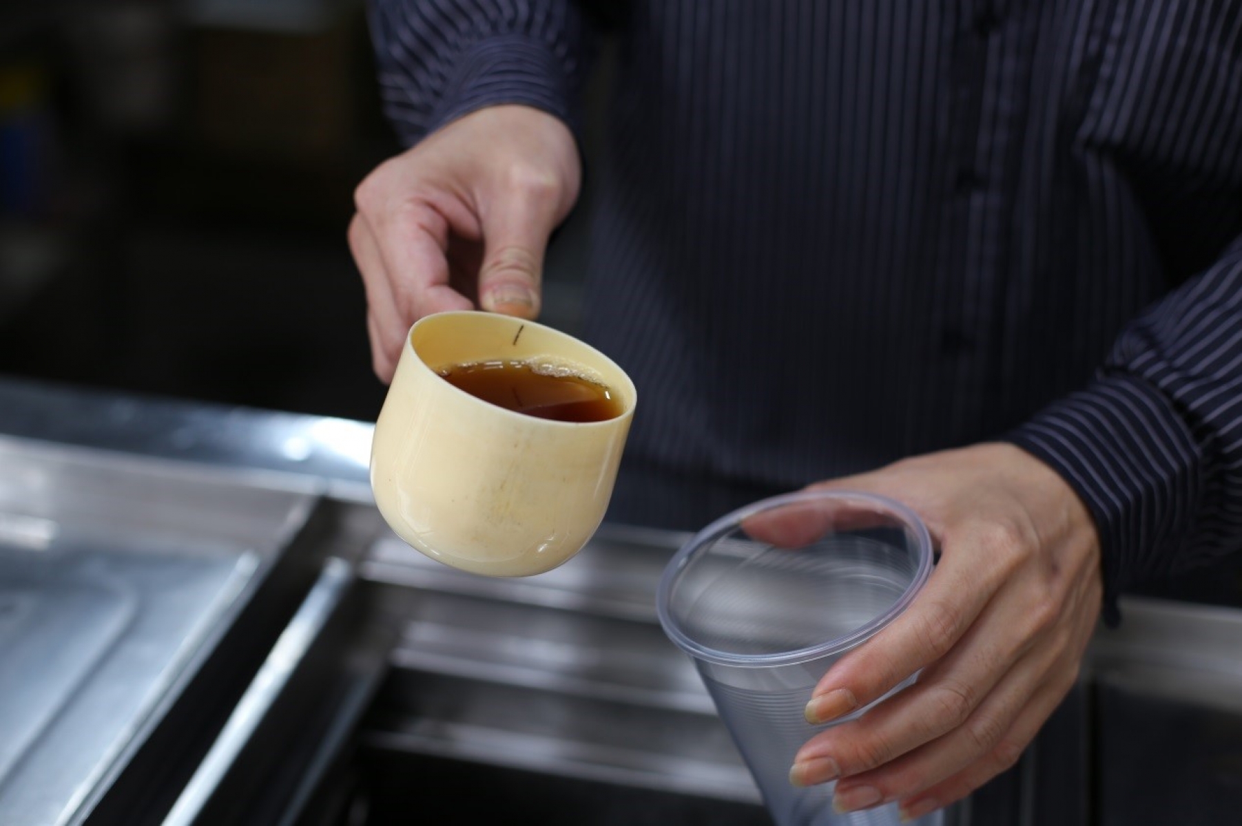 紅茶冰用茶葉泡開來後，直接加入糖一起煮，堅持古早式作法，讓品質始終如一.jpg
