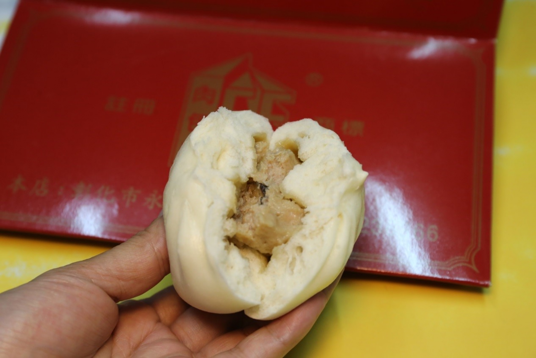 老麵發酵製作的包子，外皮有咬勁，一口咬下鹹香美味.jpg