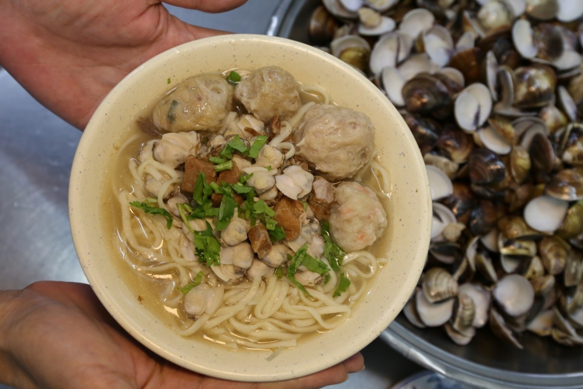 蛤仔麵，濃厚蒜味湯頭.jpg