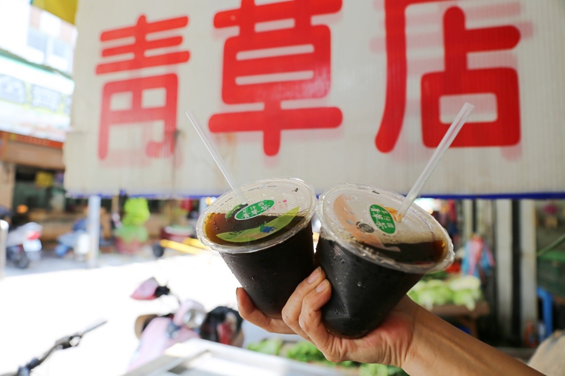 青草茶喝起來微苦後勁回甘退火.jpg